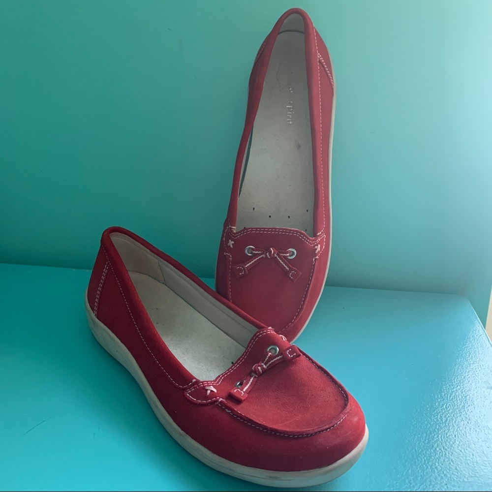Size 7.5 Easy Spirit boat shoe slip on flats in excellent used condition